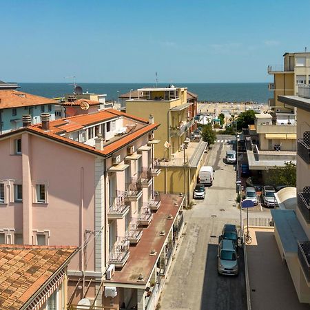 Residence Uno Studio&Suites Rimini Esterno foto