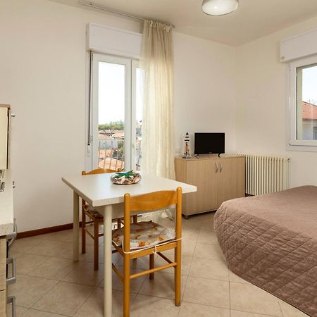 Residence Uno Studio&Suites Rimini Esterno foto