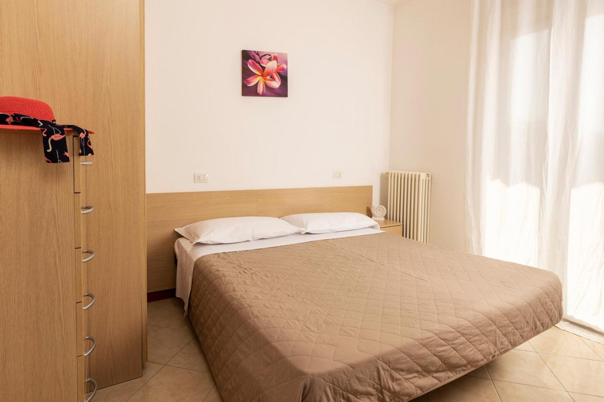 Residence Uno Studio&Suites Rimini Esterno foto