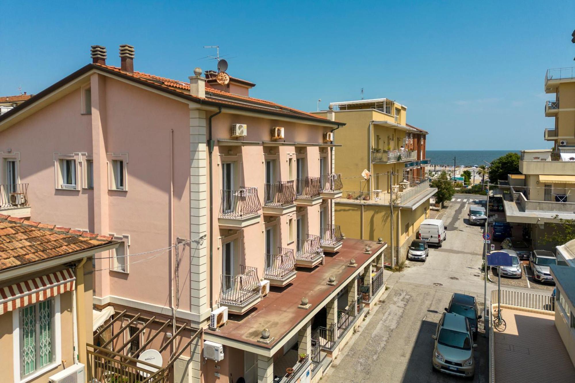 Residence Uno Studio&Suites Rimini Esterno foto