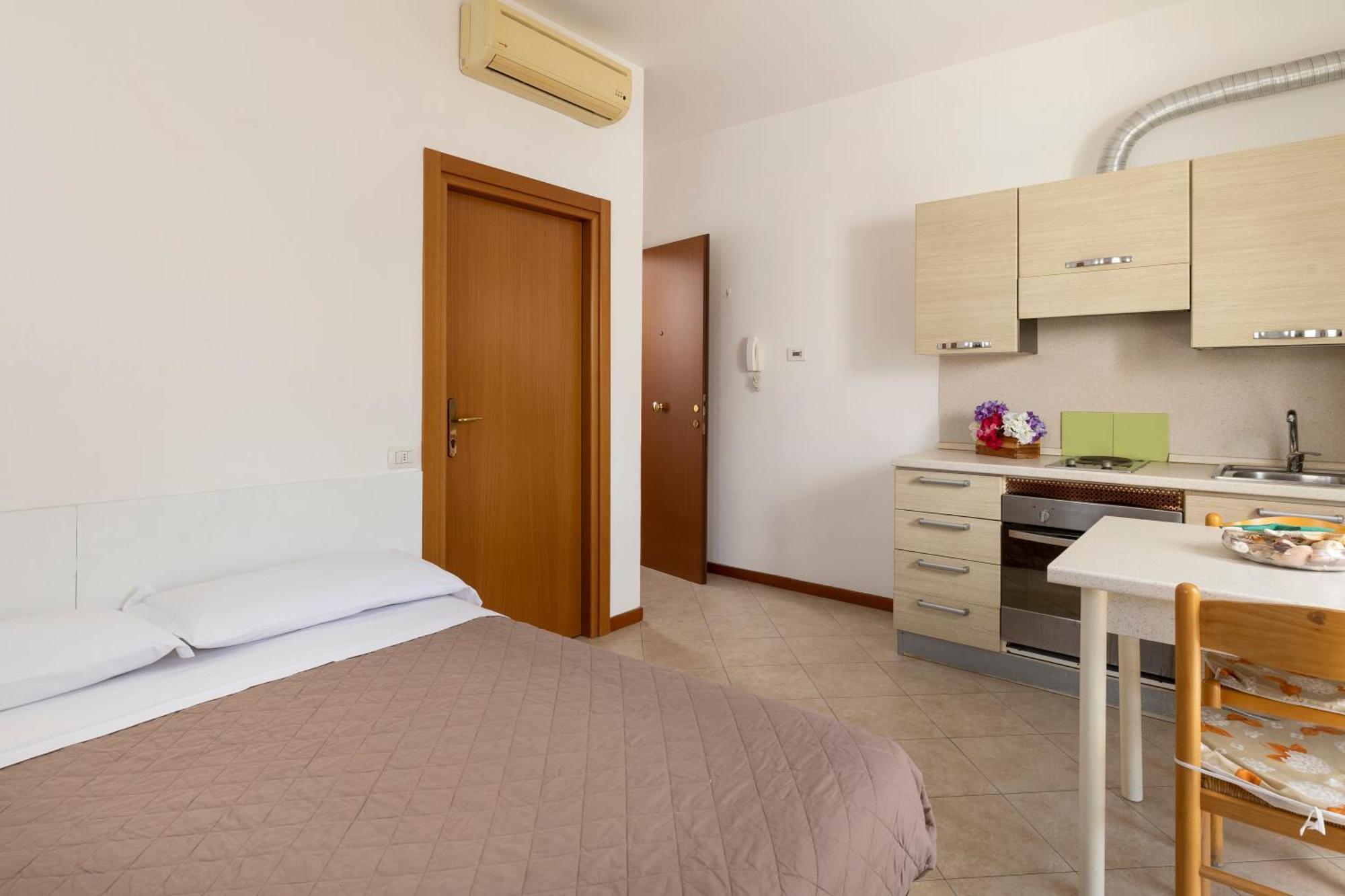 Residence Uno Studio&Suites Rimini Esterno foto