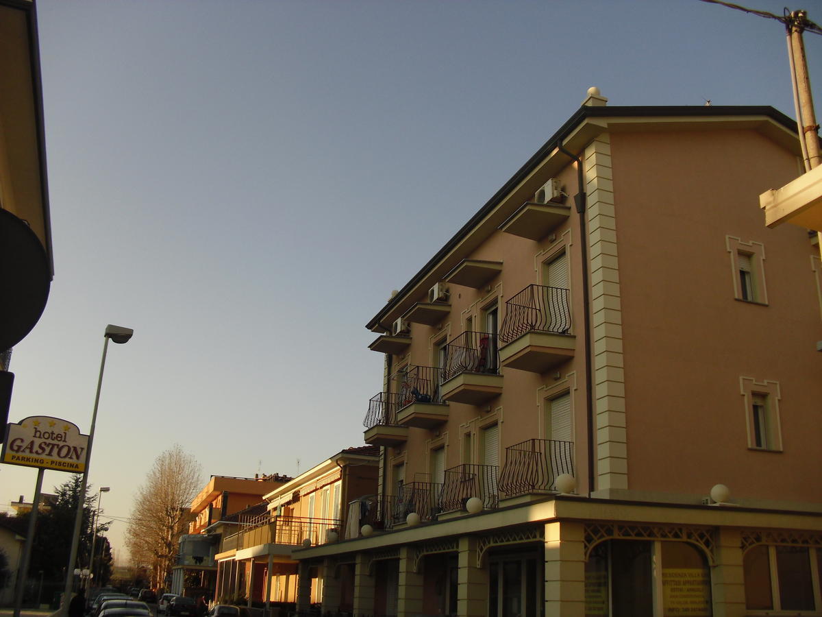 Residence Uno Studio&Suites Rimini Esterno foto
