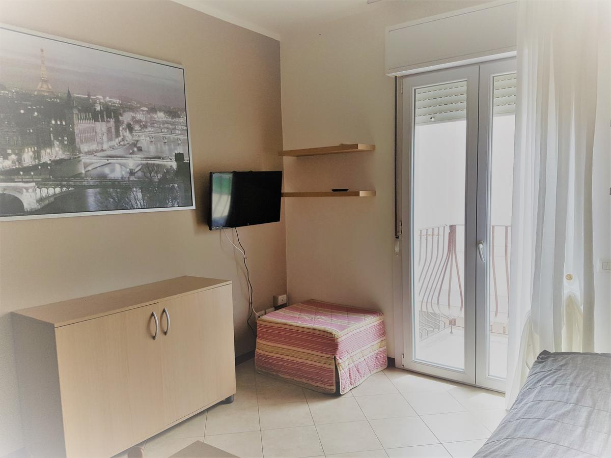 Residence Uno Studio&Suites Rimini Esterno foto