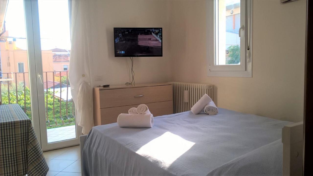 Residence Uno Studio&Suites Rimini Esterno foto
