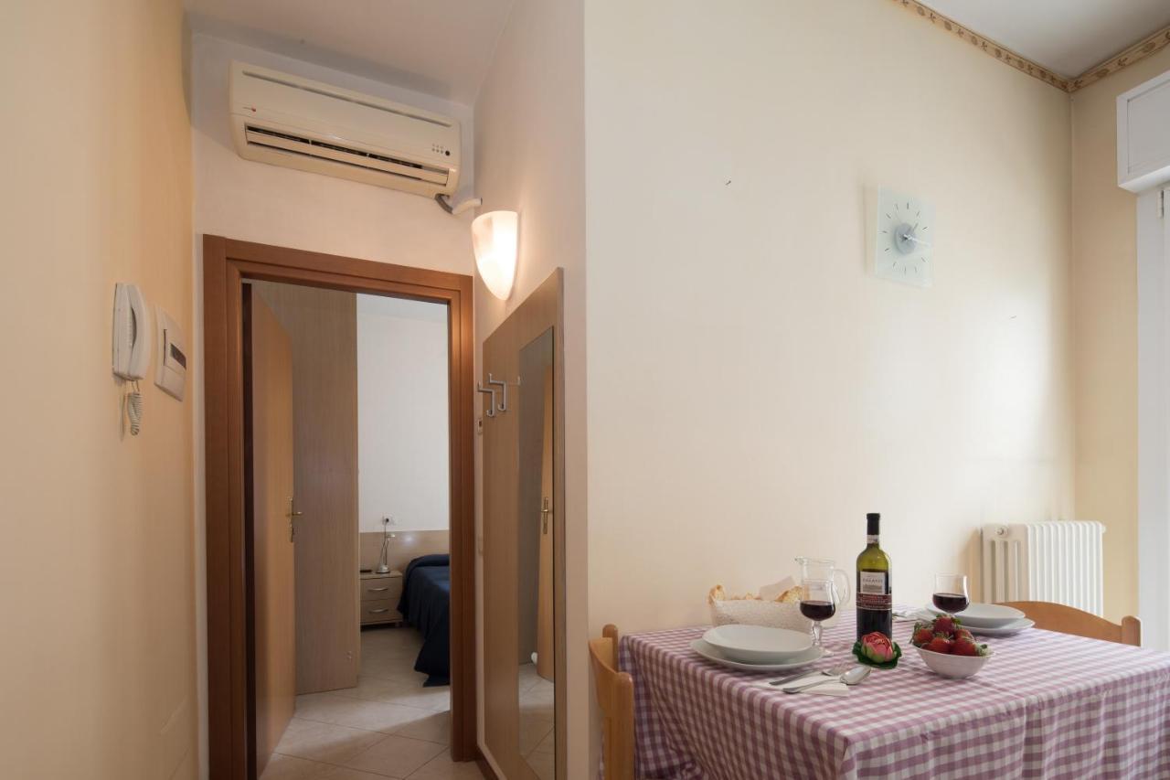 Residence Uno Studio&Suites Rimini Esterno foto