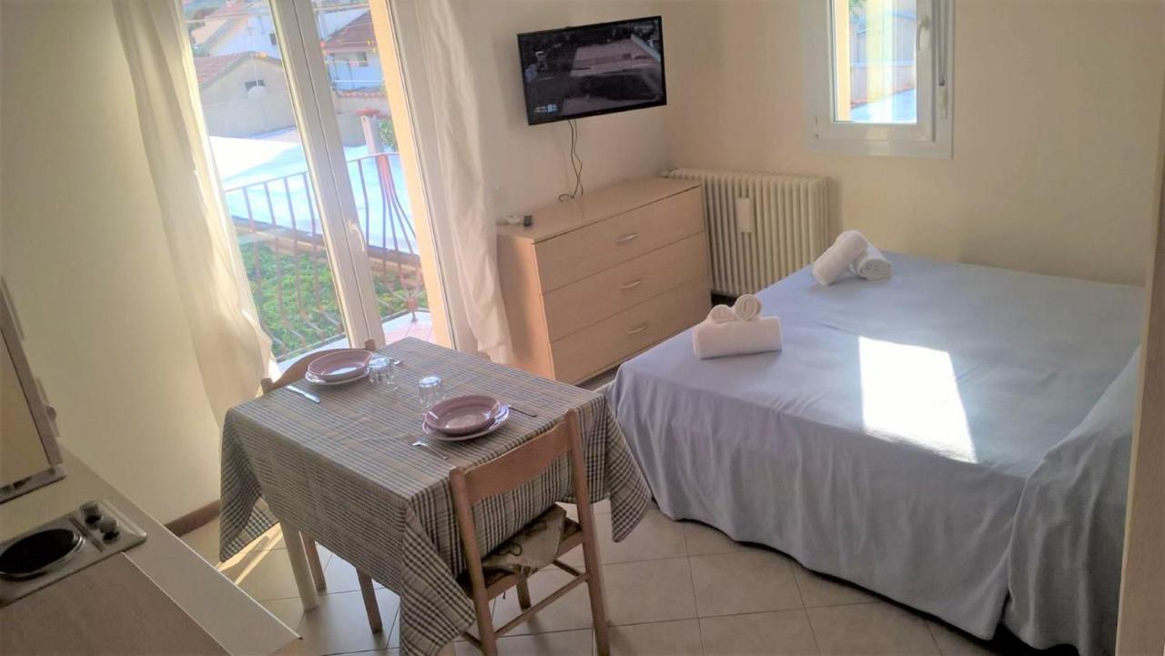 Residence Uno Studio&Suites Rimini Esterno foto