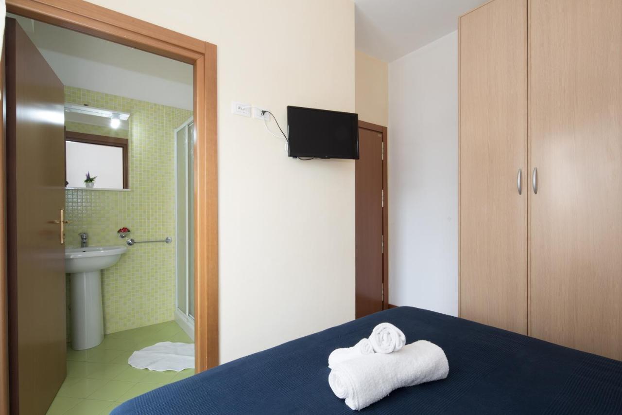 Residence Uno Studio&Suites Rimini Esterno foto